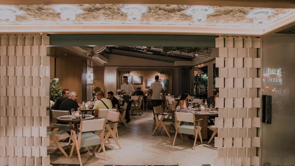 Video walkthrough: H Ναταλία Δραγούμη δοκιμάζει την casual dining εμπειρία του "Opus Inner Pleasure"