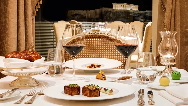 Το νέο "Tudor Hall" είναι ωραίο!