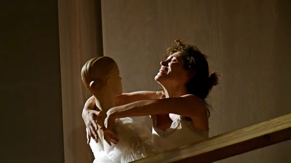 Το "Συνάντησέ με στην έξοδο" έρχεται από την Άνδρο στου Ψυρρή