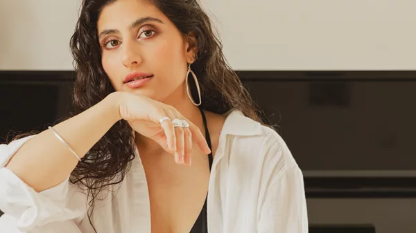 Μαρίνα Σπανού: "Το παρελθόν είναι το ασφαλές μέρος μου γιατί δεν έχει εκπλήξεις"