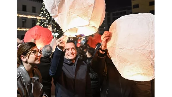 Ο Χάρης Δούκας μας δίνει ραντεβού σήμερα στην πλατεία Κοτζιά για τη "Νύχτα των Ευχών"