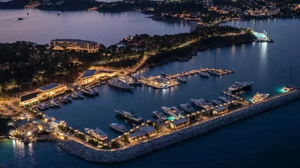 New Moon: O Αλέξανδρος Χριστόπουλος για πρώτη φορά στο Bagatelle Athens