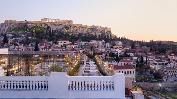 "The Dolli": Εκλεκτικισμός και σκορπίνα κακαβιά