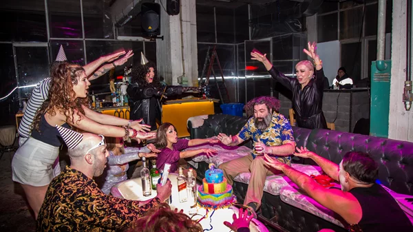 Όλα όσα είδαμε και μάθαμε στις πρόβες των "Κόκκινων φαναριών"