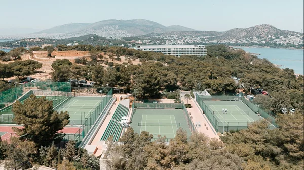 Καλοκαιρινά μαθήματα τένις για όλους στο Four Seasons Astir Palace Hotel Athens