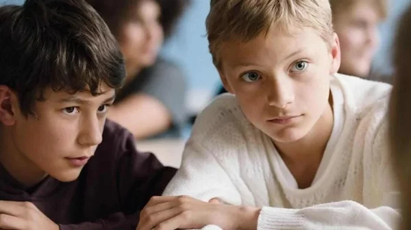 "Close": Ο Λούκας Ντοντ και τα βαθιά μυστικά μιας αντρικής φιλίας