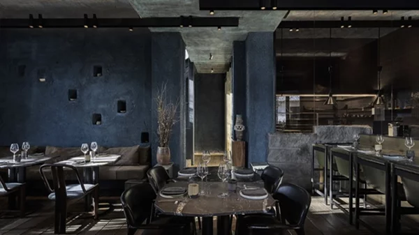 "Humain by Jul’s": Η Ίμπιζα ήρθε στο Μετς