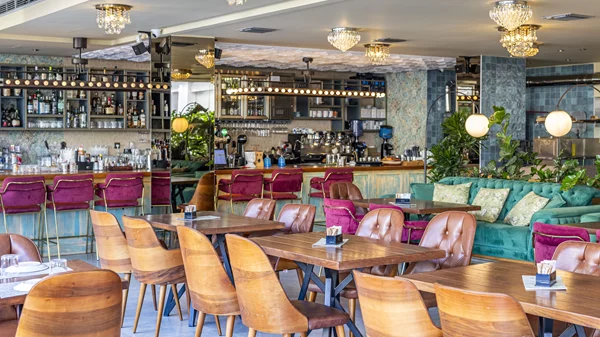 Revellers' Row Italian Restaurant: Calzone, spritz και dolce vitta!