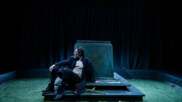 Από τον Τολστόι στον Βιριπάγιεφ: Οι Ρώσοι πρωταγωνιστούν στη θεατρική σεζον