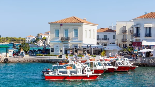 Σπέτσες: Ιδανικός προορισμός για ένα φθινοπωρινό Σαββατοκύριακο