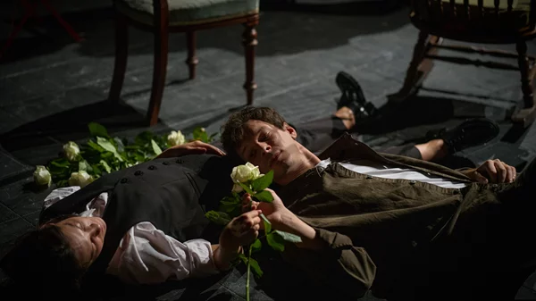 8 τελευταίες παραστάσεις για τον "Γλάρο" του Τσέχωφ στο θέατρο Σημείο