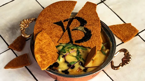 "Brutus Tavern": Δείτε τη συνταγή για την πιο viral πίτα της εστιατορικής Αθήνας