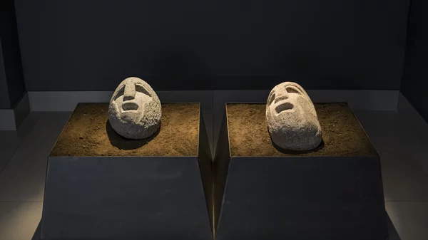 Η Βένια Δημητρακοπούλου "σμιλεύει τον έρωτα" στην γκαλερί Κουρντ