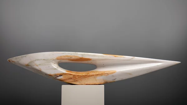 "Γλυπτική στο Φως": Ο Κώστας Δικέφαλος μάς υπενθυμίζει ότι το φυσικό φως και η τέχνη βρίσκονται σε μία συνεχή αλληλεπίδραση