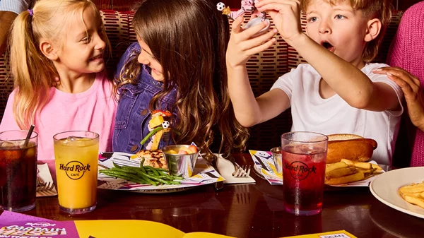 Χριστουγεννιάτικη μαγεία για παιδιά στο "Hard Rock Cafe Athens"