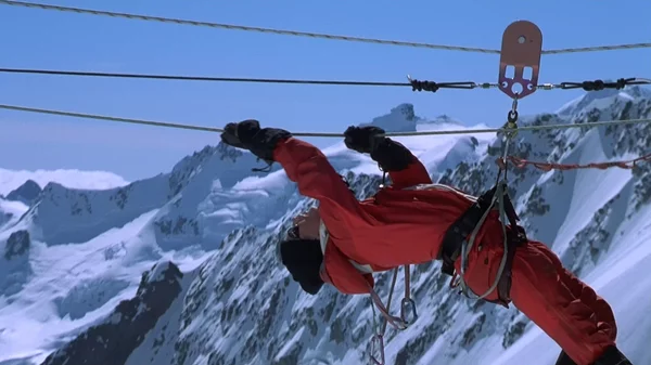 Απόψε (20/3) στην TV: περιπέτεια στις Άλπεις