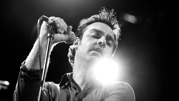 "Είχα φωνή, την πήραν τα πουλιά": Ο Δώρος Δημοσθένους έρχεται με νέο υλικό στον Σταυρό του Νότου