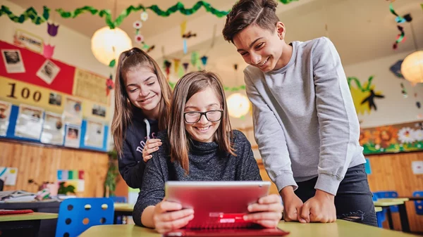 Η Vodafone αναλαμβάνει την υλοποίηση έργων για την ψηφιοποίηση της δημόσιας εκπαίδευσης συνολικού προϋπολογισμού άνω των €50 εκατ.