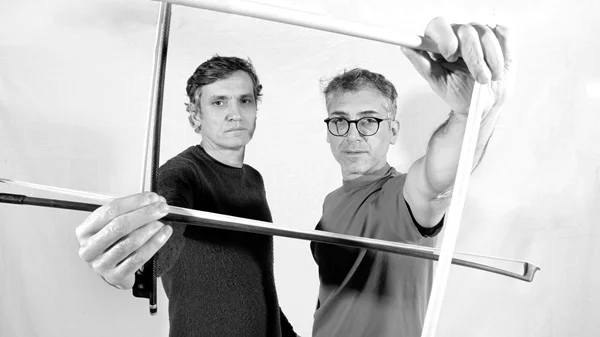 "Folks Nowadays" από τον Jan Van και των Φώτη Σιώτα