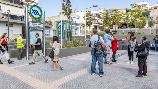 3 εικαστικές στάσεις στον Πειραιά για να εγκαινιάσουμε τον νέο σταθμό του μετρό