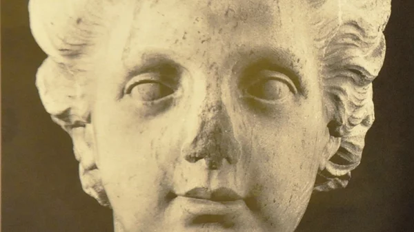 Ένα μαρμάρινο πορτραίτο παιδιού από τη Σμύρνη στο Εθνικό Αρχαιολογικό Μουσείο