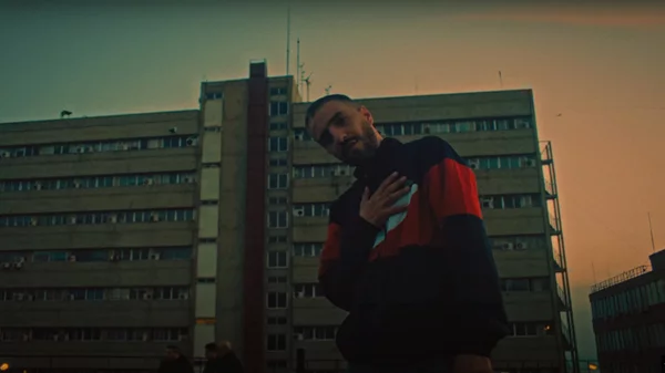 Μαύρα κατάμαυρα Air Max στο Κατράκειο