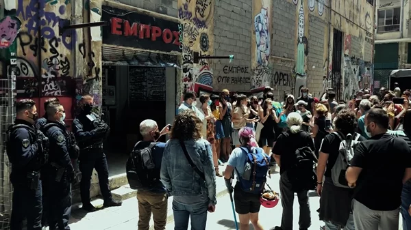 Αθηναϊκή πρεμιέρα για το ντοκιμαντέρ "Εμπρός: ένα ελεύθερο αυτοδιαχειριζόμενο θέατρο"