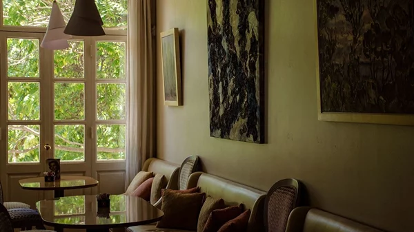 Σύγχρονοι ποιητές έρχονται στα απογεύματα ποίησης του Café Merlin