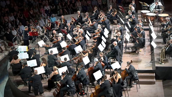 Το κύρος της Φιλαρμονικής της Σκάλας και ο ενθουσιασμός της Φιλαρμονικής Νέων της Βοστώνης