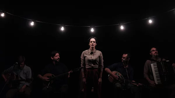 Χριστίνα Μαξούρη: "Μας λείπει ίσως σαν κοινωνία μια καθαρή καρδιά, ένας ατόφιος αντισυμβατικός πυρήνας"