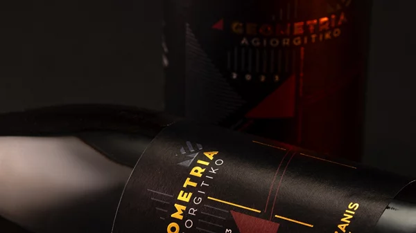 Κάτι συμβαίνει με την Geometria Agiorgitiko: Φρέσκο και Ζωηρό όπως "πρέπει"