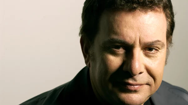 "50 χρόνια χρυσάφι" με τον Μανώλη Μητσιά στον Κήπο του Μεγάρου