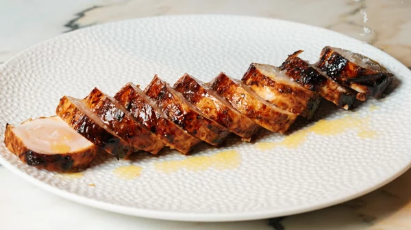 "Ydoron": τι γεύση έχει το μοναδικό steak house ψαριού της Αθήνας;