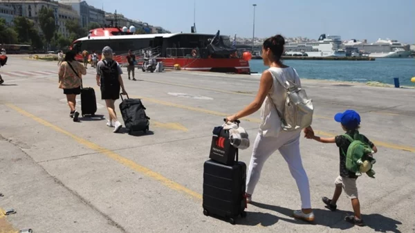 Όλες οι εκπτώσεις στα ακτοπλοϊκά εισιτήρια: Τι προβλέπεται για οικογένειες και παρέες | Χαμηλότερες τιμές σε συγκεκριμένες μέρες