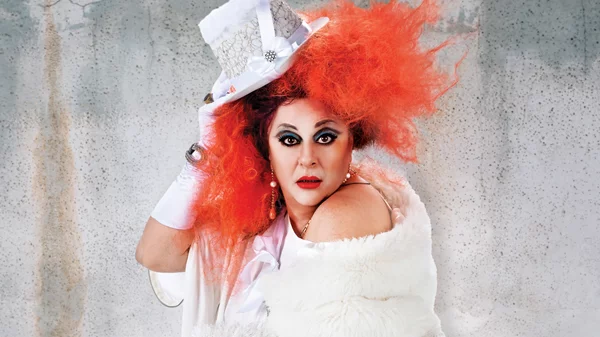 "Η τρελή του Σαγιό" με την Ελισάβετ Κωνσταντινίδου στο Παλλάς