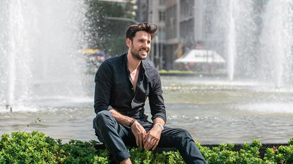 Ο Θανάσης Βούτσας σε μια εορταστική συναυλία για καλό σκοπό