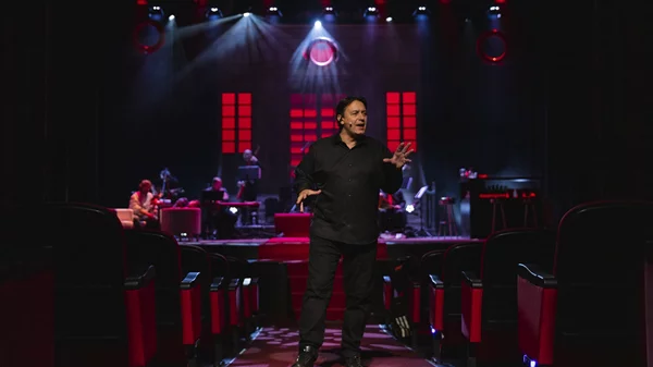 Οι πρώτες φωτογραφίες της παράστασης "Κατάστρωμα Α" με τον Γιάννη Κότσιρα στο Ακροπόλ