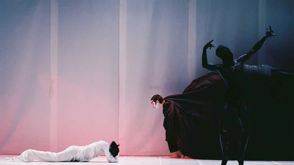 Το "ΑΤΙΤΛΟΝ" της Αντωνίας Οικονόμου ξεκινάει δεύτερο κύκλο παρουσίασης