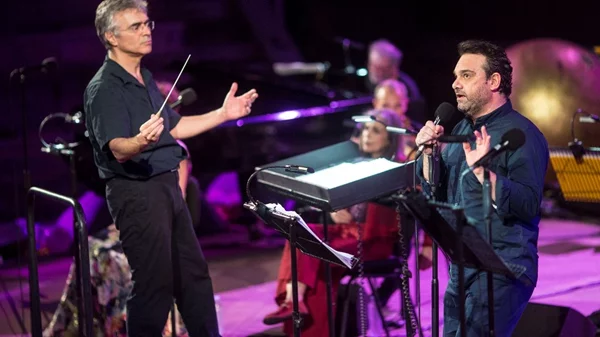 Δημήτρης Μαραγκόπουλος, Σαβίνα Γιαννάτου & Δώρος Δημοσθένους μας ξεναγούν στη "Λιλιπούπολη"