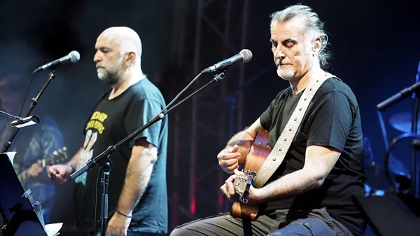 Η δυναμική καλοκαιρινή επιστροφή των Πυξ Λαξ