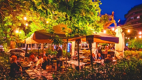 "Βασίλαινας": Πάμε πλατεία;