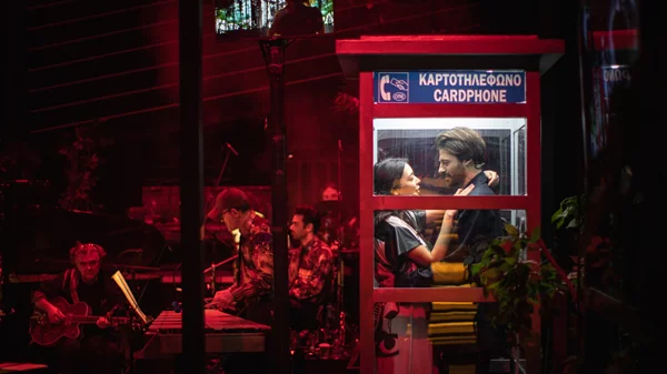 Οι πρώτες φωτογραφίες από τα "Φτηνά τσιγάρα" της ΕΛΣ