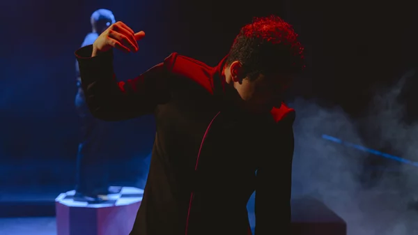 "Το ξύπνημα της άνοιξης In Reverse": μια ενηλικίωση από το τέλος στην αρχή