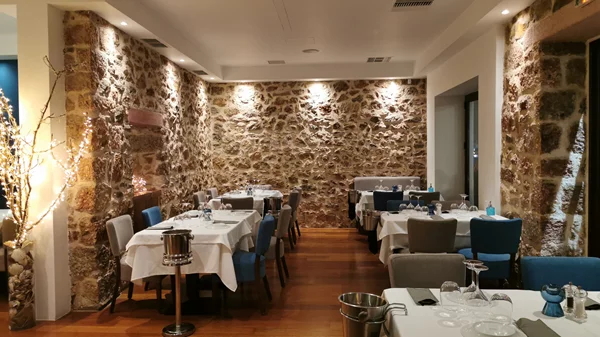 "Ακροβόλι": The whole fish story