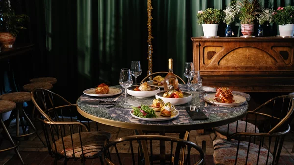 "Libertine Drinkery": Ένα αυθεντικό urban στέκι