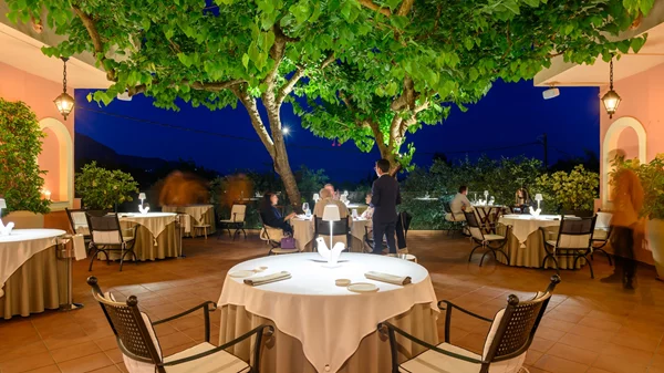 Τα εστιατόρια που πρέπει να επισκεφτείτε στην Κέρκυρα