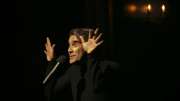 Το πολυσυζητημένο "Κόκκαλο" κατεβάζει αυλαία προσθέτοντας έξι τελευταίες παραστάσεις