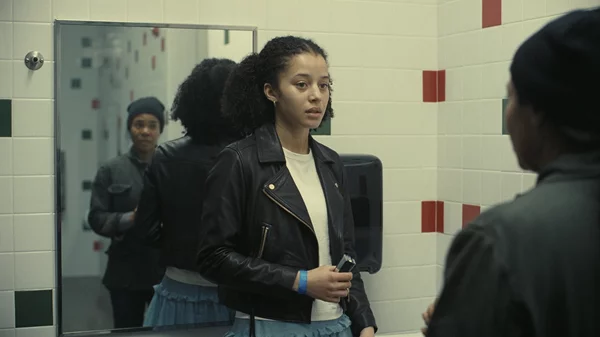 Τσέις Ινφίνιτι: 8 πράγματα που δεν γνώριζες για την πρωταγωνίστρια του Μία Μάχη Μετά Την Άλλη