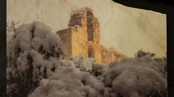 "It ain’t even late in the day anymore. It’s night": Δύο καλλιτέχνες μελετούν όσα χωρίζουν το φως από το σκοτάδι