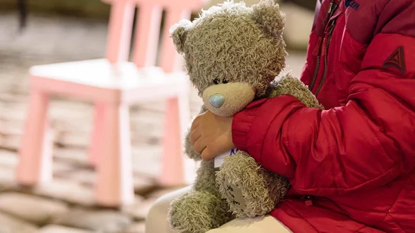 "Teddy’s night": Τα αγαπημένα λούτρινα παιχνίδια των παιδιών περνούν το βράδυ στο παλιό εργοστάσιο φωταερίου